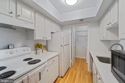 18334 Streamside Drive #303, Gaithersburg, MD 20879 - Photo 10