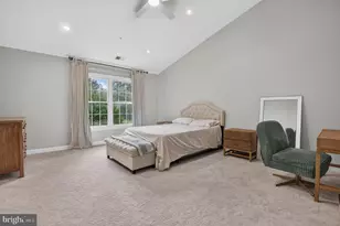 105 Crofton Hill Ln, Rockville, MD 20850 - Photo 18