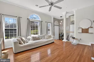105 Crofton Hill Ln, Rockville, MD 20850 - Photo 4