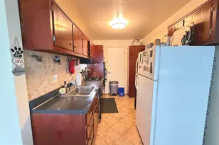 10201 Grosvenor Pl, Rockville, MD 20852 - Photo 4
