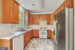 13006 Woodcutter Cir, Germantown, MD 20876 - Photo 12
