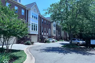 214 Halpine Walk Ct, Rockville, MD 20851 - Photo 2
