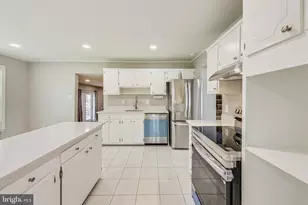 8403 Postoak Rd, Potomac, MD 20854 - Photo 10