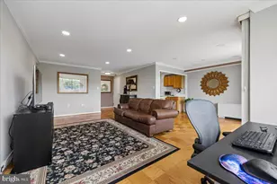 10201 Grosvenor Pl, Rockville, MD 20852 - Photo 4