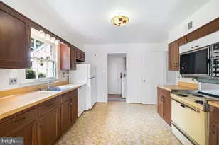 10253 Gainsborough, Potomac, MD 20854 - Photo 18