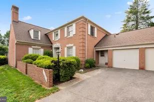 10253 Gainsborough, Potomac, MD 20854 - Photo 2