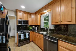 17016 George Washington Dr, Rockville, MD 20853 - Photo 32