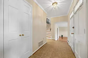17016 George Washington Dr, Rockville, MD 20853 - Photo 10
