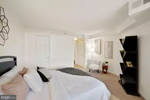 10101 Grosvenor Pl, Rockville, MD 20852 - Photo 14