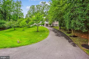 9201 Laurel Oak Dr, Bethesda, MD 20817 - Photo 2