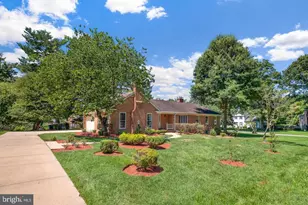 11132 Luxmanor Rd, North Bethesda, MD 20852 - Photo 2