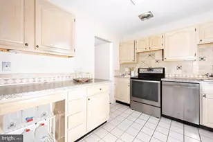 5817 Edson Ln, Rockville, MD 20852 - Photo 6