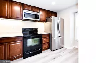 20569 Strath Haven Dr, Montgomery Village, MD 20886 - Photo 2