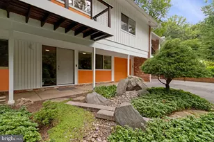 8004 Park Overlook Dr, Bethesda, MD 20817 - Photo 4