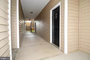 13502 Derry Glen Ct, Germantown, MD 20874 - Photo 2