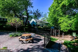 9828 Hollow Glen Pl, Silver Spring, MD 20910 - Photo 4