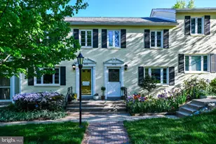 9828 Hollow Glen Pl, Silver Spring, MD 20910 - Photo 2