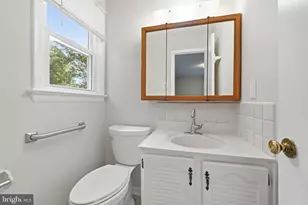 122 E Deer Park Dr, Gaithersburg, MD 20877 - Photo 18