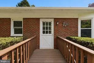 122 E Deer Park Dr, Gaithersburg, MD 20877 - Photo 2