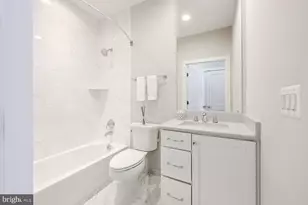 10326 Grosvenor Pl, North Bethesda, MD 20852 - Photo 24