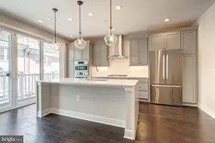 10326 Grosvenor Pl, North Bethesda, MD 20852 - Photo 16