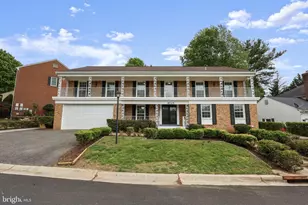 9725 Lookout Pl, Gaithersburg, MD 20886 - Photo 2