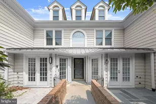 10833 Luxberry Dr, Rockville, MD 20852 - Photo 2