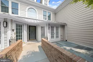10833 Luxberry Dr, Rockville, MD 20852 - Photo 4