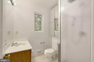 5806 Wilson Ln, Bethesda, MD 20817 - Photo 14