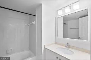 10101 Grosvenor Pl, Rockville, MD 20852 - Photo 22
