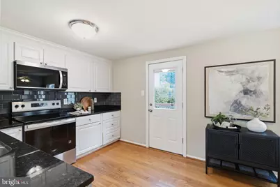 18717 Martins Landing Drive, Germantown, MD 20874 - Photo 8