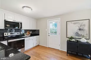 18717 Martins Landing Dr, Germantown, MD 20874 - Photo 8