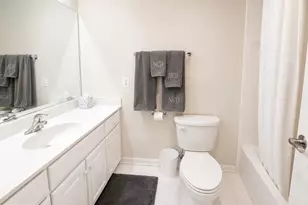 506 Fallsgrove Dr, Rockville, MD 20850 - Photo 14