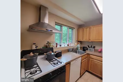 10407 Montrose Avenue #201, Bethesda, MD 20814 - Photo 2