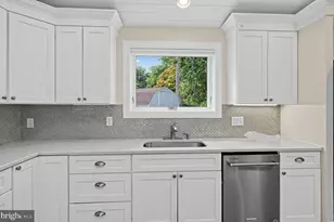 4601 Waverly Ave, Garrett Park, MD 20896 - Photo 12