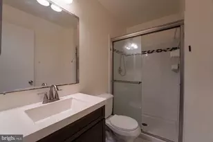 18246 Fox Chase Cir, Olney, MD 20832 - Photo 18