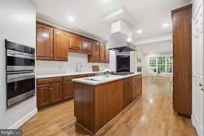7809 Hidden Meadow Terrace, Potomac, MD 20854 - Photo 12