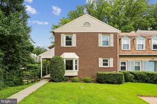 7561 Heatherton Ln, Rockville, MD 20854 - Photo 2
