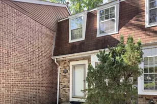 13627 Deerwater Dr, Germantown, MD 20874 - Photo 2