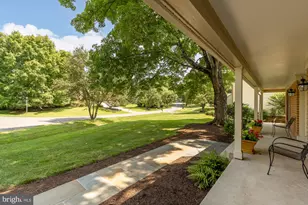 12428 Goldfinch Ct, Potomac, MD 20854 - Photo 2