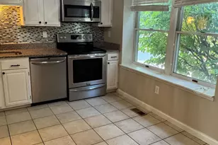 19048 Partridge Wood Dr, Germantown, MD 20874 - Photo 2