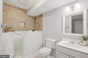 7568 Elioak Terrace, Gaithersburg, MD 20879 - Photo 26