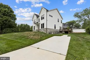 6101 Berkshire Dr, Bethesda, MD 20814 - Photo 2