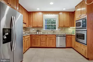 10605 Gainsborough Rd, Potomac, MD 20854 - Photo 10