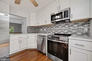 11613 Pleasant Meadow Dr, North Potomac, MD 20878 - Photo 8