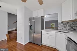 11613 Pleasant Meadow Dr, North Potomac, MD 20878 - Photo 4