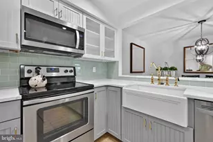 5724 Mayfair Manor Dr, North Bethesda, MD 20852 - Photo 8