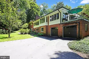9233 Farnsworth Dr, Potomac, MD 20854 - Photo 2