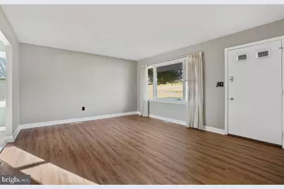 12316 Fountain Drive, Clarksburg, MD 20871 - Photo 4