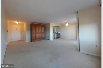 10201 Grosvenor Place #814, Rockville, MD 20852 - Photo 4